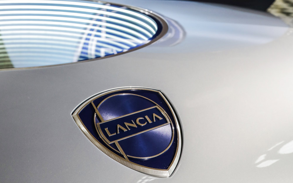 Nuovo Logo Lancia 2022 su Pu Ra Zero Nuovo Logo Lancia 2022 su Pu Ra Zero